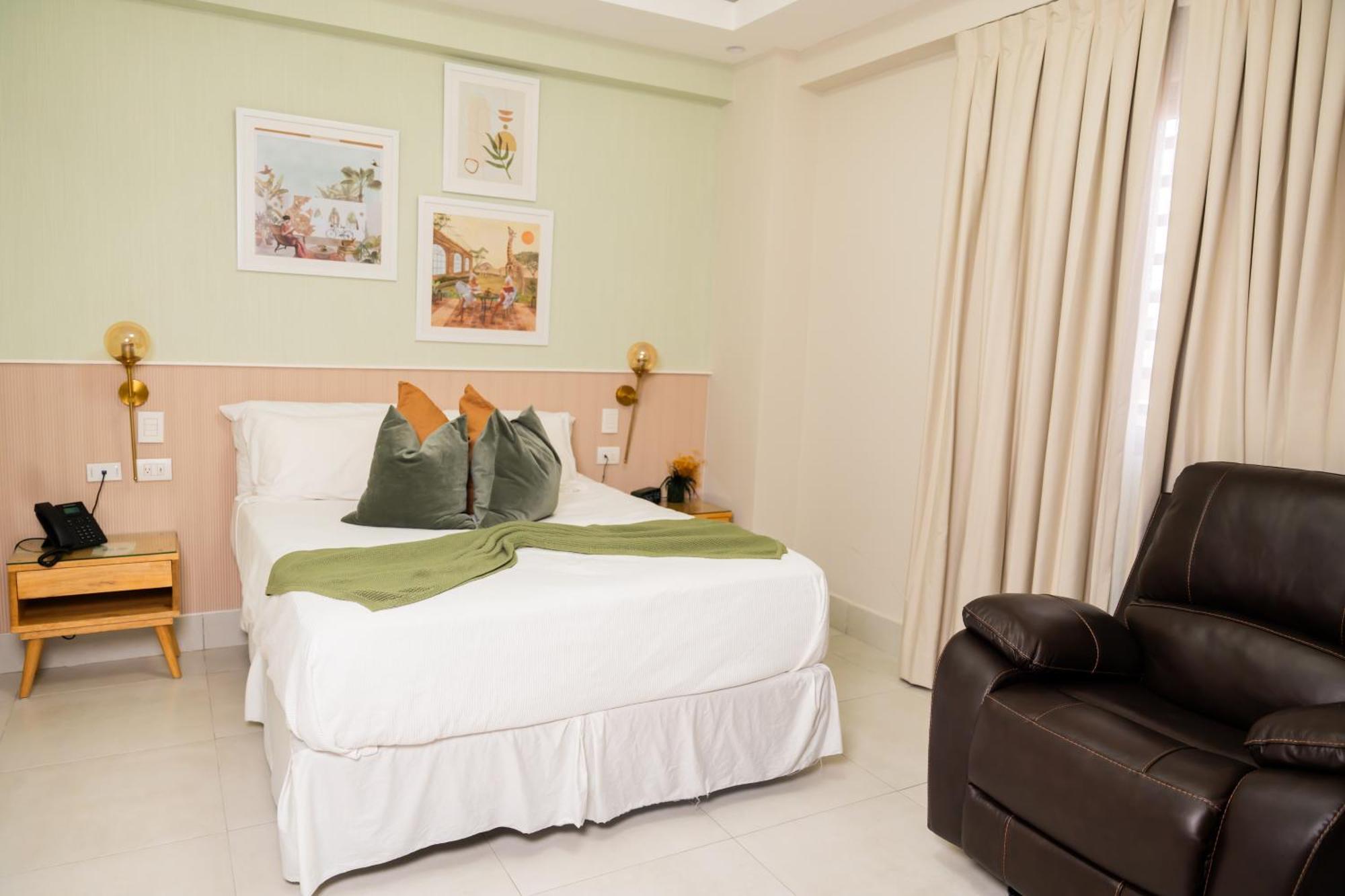 Hotel Stay Here Suites Santo Domingo Ngoại thất bức ảnh